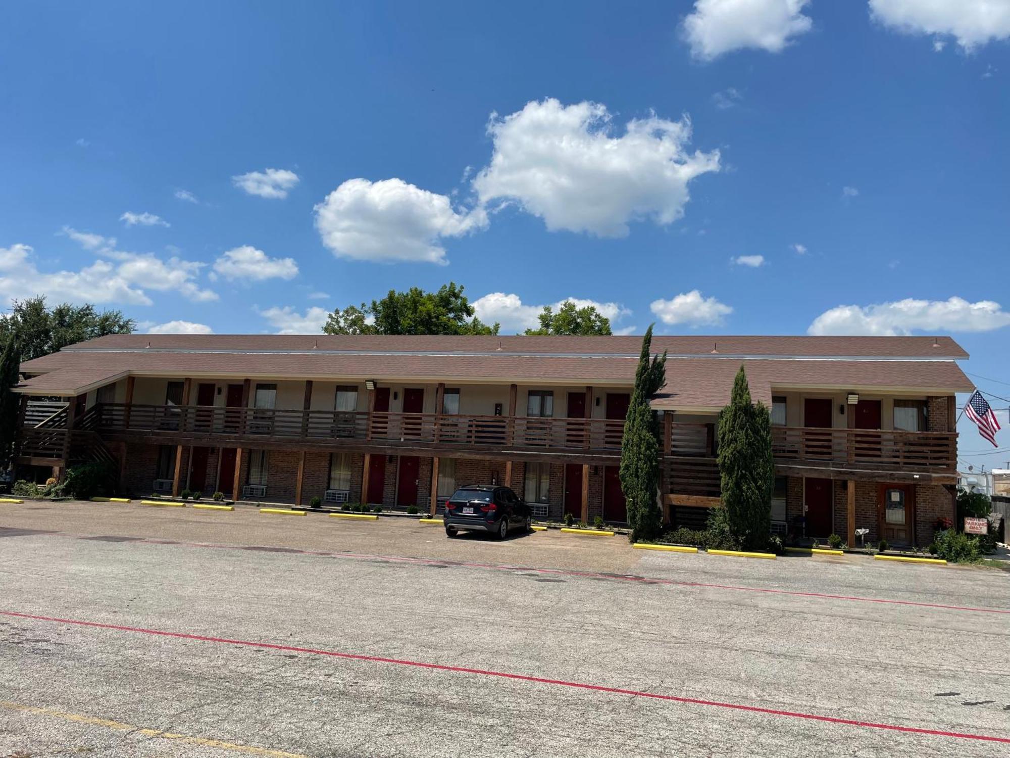 Granbury Inn&Suites Exterior foto