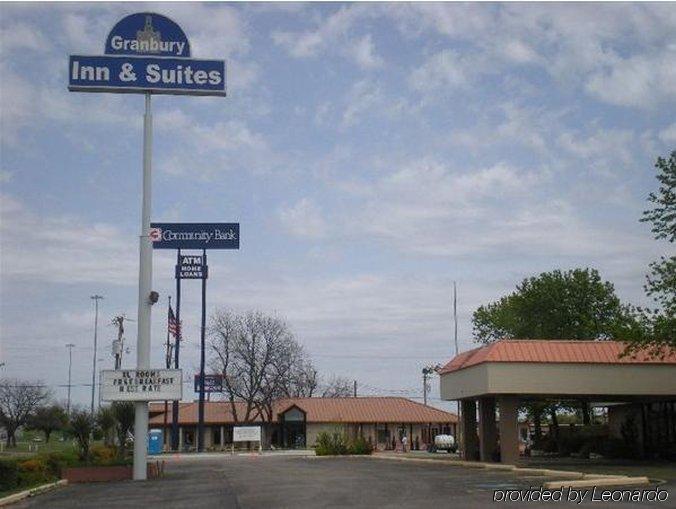 Granbury Inn&Suites Exterior foto